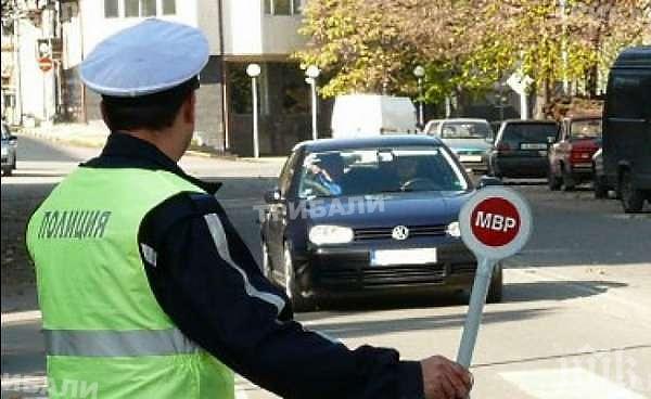Полицаи пресякоха измама с номера