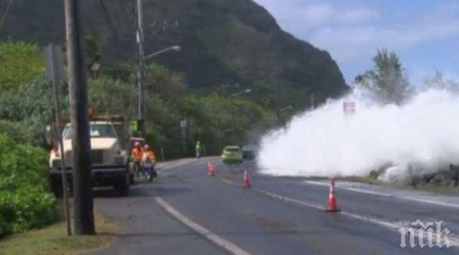 Гигантски вълни затвориха 20-километров път на Хаваите 