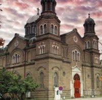 Монтират подово отопление на бургаски храм