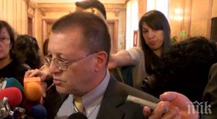 пик ноев правителството хвърли войниците калта падение