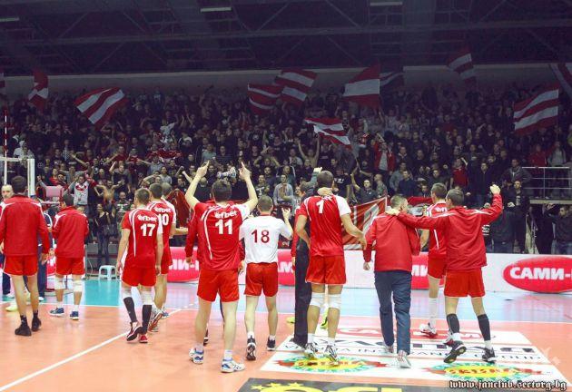 Волейболистите на ЦСКА треснаха лидера