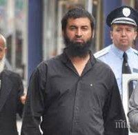 Обвинението: Проповедникът Муса и имамите са събирали дарения за джихадистите