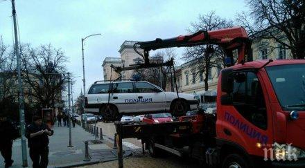 чудо невиждано паяк вдигна полицейска кола софия вижте уникалната снимка