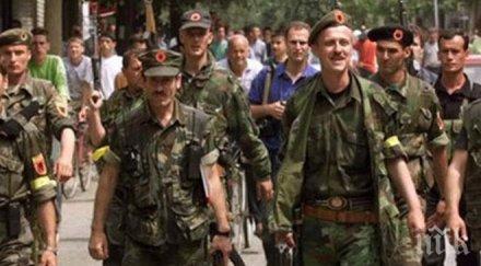 полицията разпръсква протестиращи парламента косово