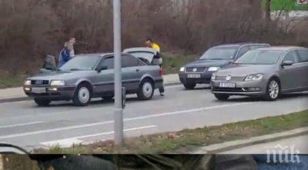 отново кръв пътя шофьори млатиха прътове катастрофа