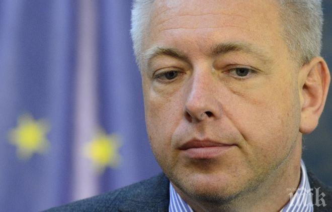 Министрите на външните работи на Македония и Чехия посетиха бежанския лагер в Гевгелия