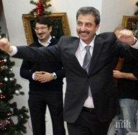 Наглост! Скандалният банкер Цветан Василев наглежда завода в Парачин, докато се прави на болен пред правосъдието
