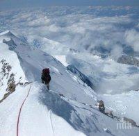 Руски алпинист оцеля в ледена пукнатина на Елбрус