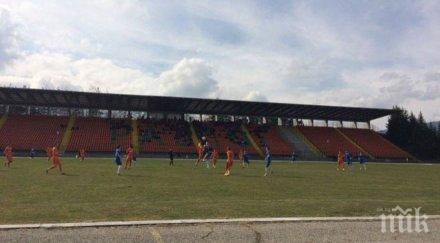 литекс започна група равен