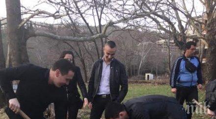 младежи герб цяла страна засадиха дръвчета парка свети врач сандански