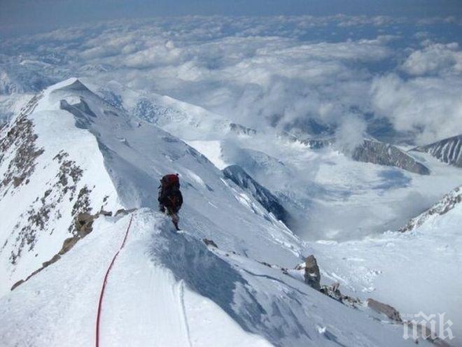 Руски алпинист оцеля в ледена пукнатина на Елбрус