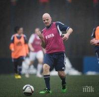 Новият шеф на ФИФА порита с Фиго в първия си работен ден 