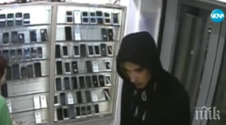 собственици магазин спряха въоръжен обирджия видео