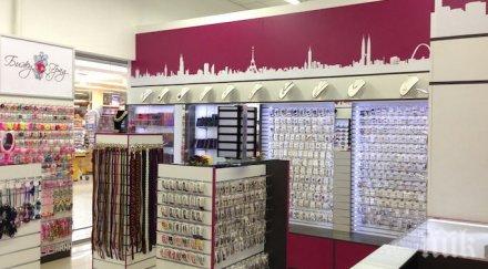 сияещи бактерии осветяват търговски витрини