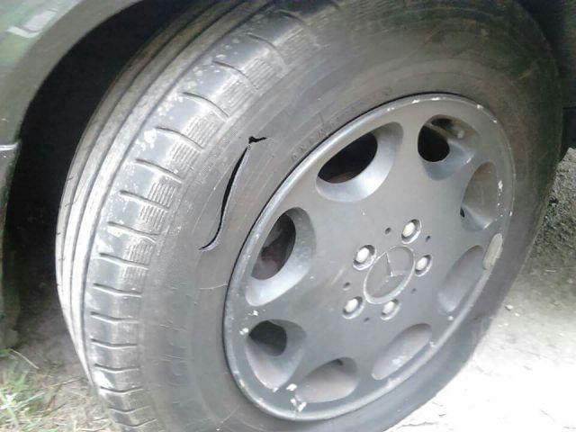 Нарязаха гумите на джипа на ВиК шеф
