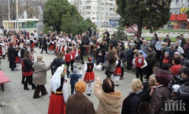 Празнично хоро се изви в Аспарухово