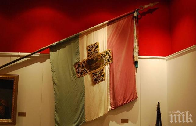 Стотици на опашка за Самарското знаме
