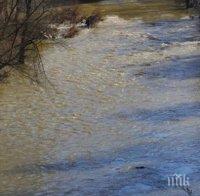 Екоинспектори проверяват сигнал за замърсяване на реки в Рудоземско 