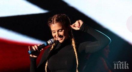 първо пик депресия мори анелия певицата унижи наградите планета