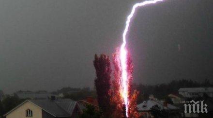 мълния изпепели къщата кмета кърджалийско село две жени вътре оцеляха чудо обновена снимки
