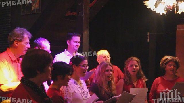 Чужденци в Тайланд пеят Хубаво си моя, горо!   