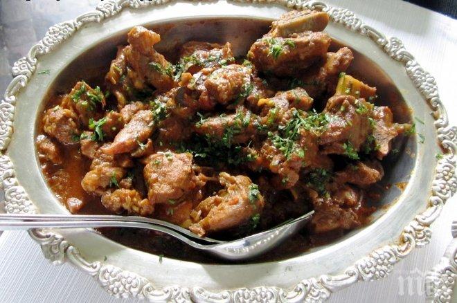 Заведения в Германия масово махат свинското месо от менюто заради бежанците 