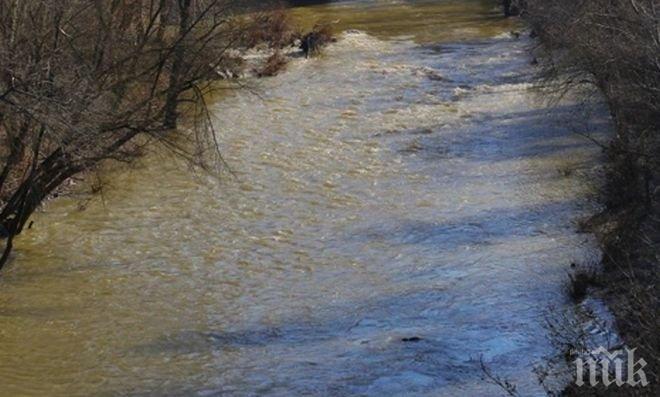Екоинспектори проверяват сигнал за замърсяване на реки в Рудоземско 