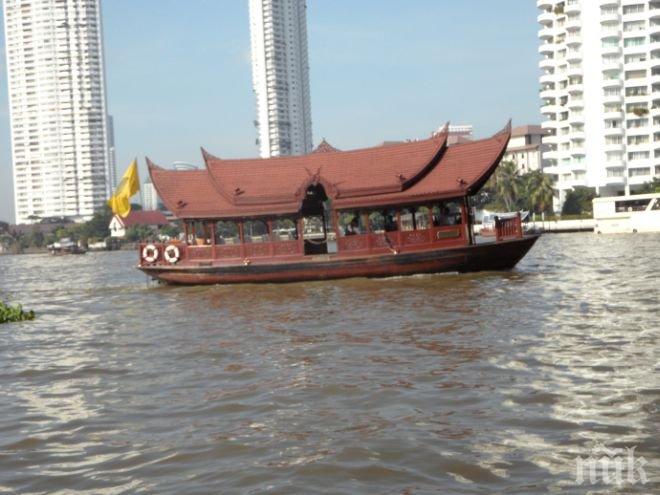 В Банкок над 50 души са били ранени при взрив на речно такси