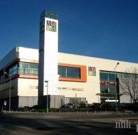 Огнен ад! Евакуираха мол Пловдив заради горящ магазин за бельо (снимки)