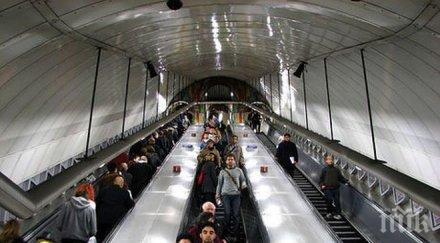 ексклузивно пик падналият метрото пеел песни полицаите докато изваждали изпод мотрисата