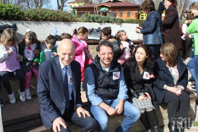 Народният представител Делян Добрев и кметът на Хасково Добри Беливанов със звание „Добротворец“