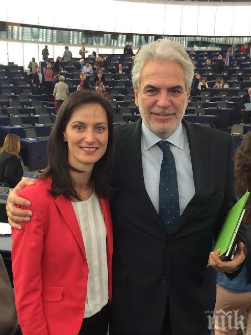 Мария Габриел организира дискусия с комисаря по хуманитарната помощ и управление при кризи Христос Стилианидис за хуманитарната ситуация в южните съседи на ЕС