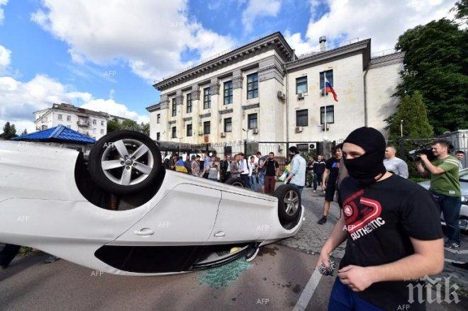 Ответен удар! В Москва хвърляха яйца по посолството на Украйна