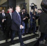 ПЪРВО В ПИК! Бойко Борисов дойде да свидетелства по делото срещу Станишев (обновена и снимки)