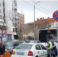 Жена пострада в автобус в Бургас, шефът на КАТ се втурна да ѝ помага