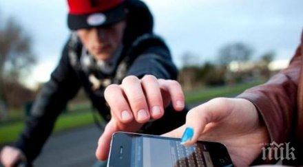 двама келеши ограбиха годишни момиченца пловдив