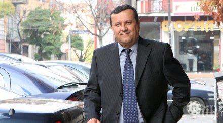 пик адемов москов добър подаде оставката