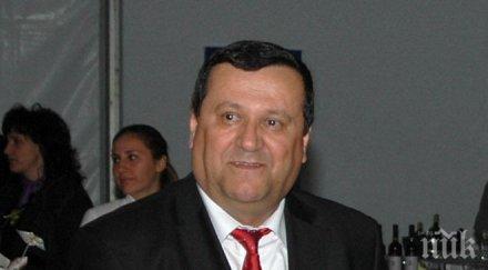 адемов москов добър подаде оставката