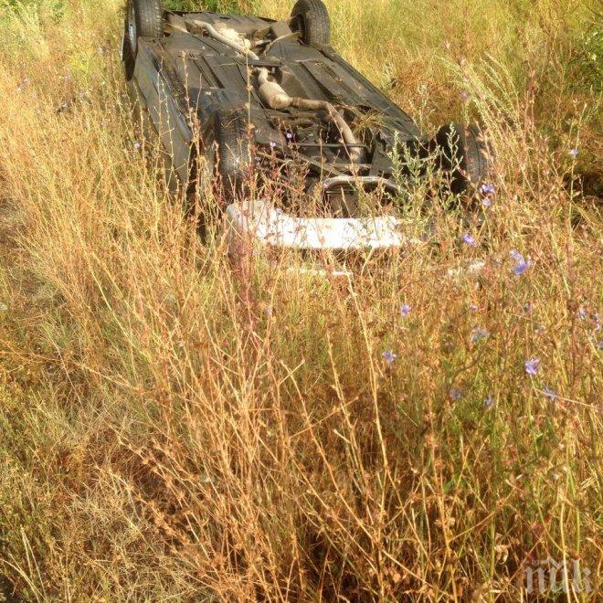 Млади мъже се разбиха в отводнителна канавка на АМ Тракия, единият бере душа