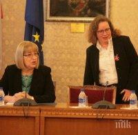 Цачева: Отбелязването на Холокоста е важно послание към младите за търпимост между хората