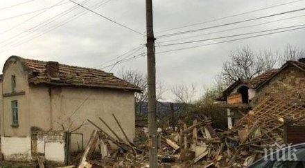 нестандартна газова бутилка гърция гръмна остави без покрив мъж бяла черква