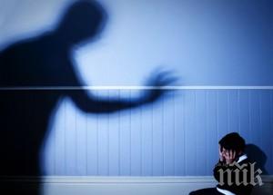 възрастен американец четири години изнасилвал приемния син руснак