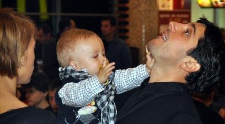 син роден милионер показа наследника