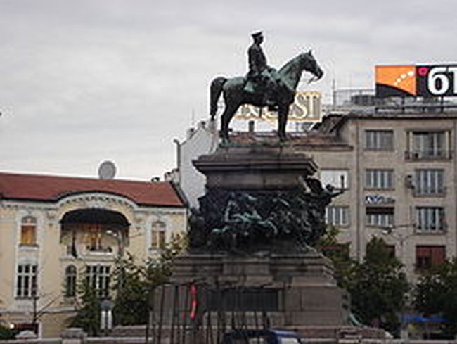 Общинари зарязаха паметника на цар Освободител