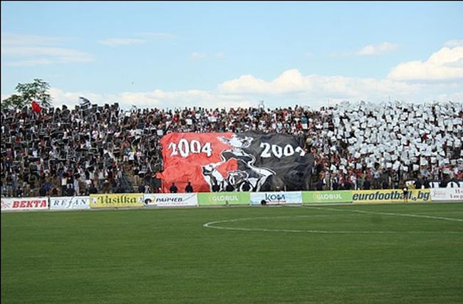 Пласират билети на черно преди пловдивското дерби