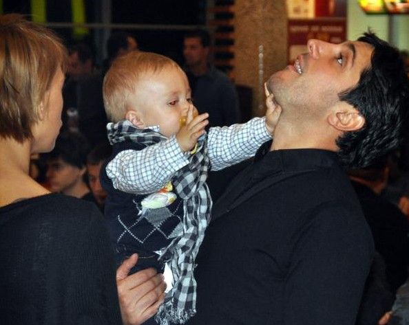 Син на роден милионер показа наследника си