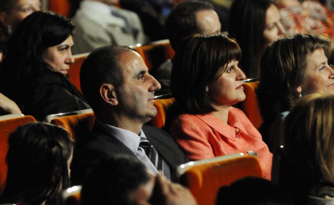 Време е тъщата да утеши Цецо