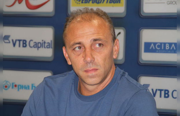 Пускат значка с лика на Илиан Илиев