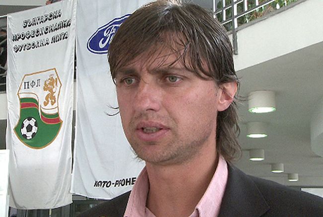 Правителството се меси във фубола