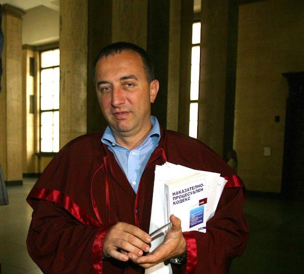 Роман Василев мина в нелегалност